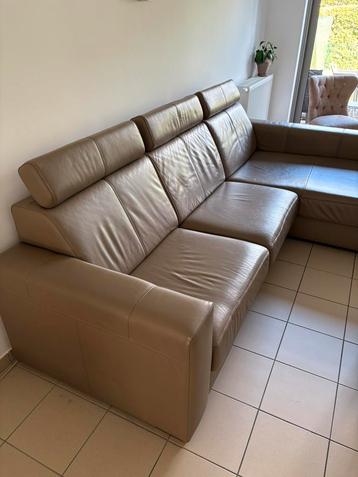 TOP Lederen bank met longchair in prima staat G.B=WEG🥳😎👍 beschikbaar voor biedingen
