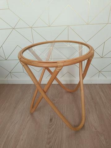 Rotan Bijzettafel met Glas beschikbaar voor biedingen