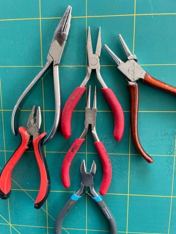 Diverse kleine tangen modelbouw beschikbaar voor biedingen