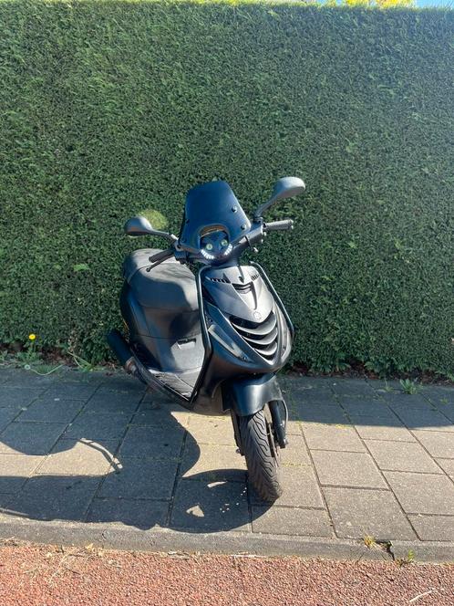 Piaggio zip brom 2017, Fietsen en Brommers, Scooters | Piaggio, Zo goed als nieuw, Zip, Maximaal 45 km/u, Benzine, Ophalen