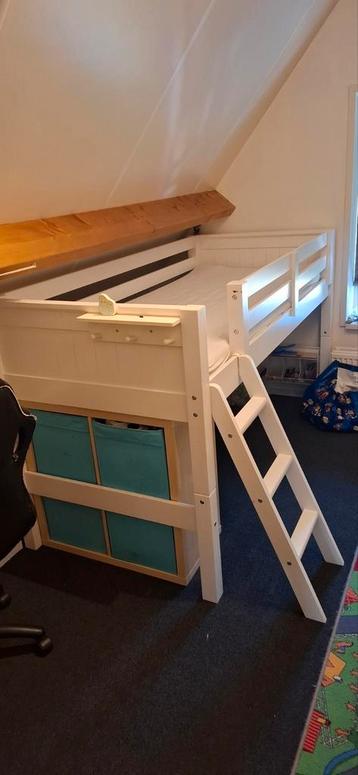 Tekoop: half hoogslaper, kinderbed. Ook laag op te zetten beschikbaar voor biedingen
