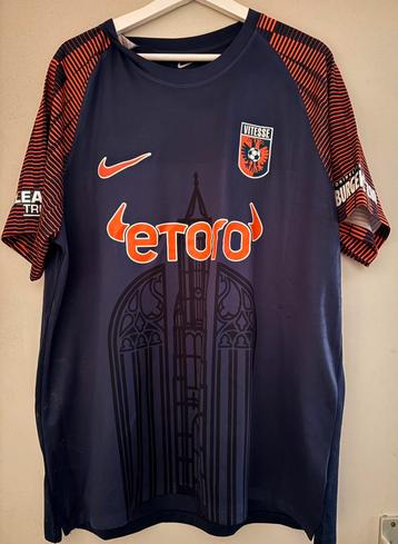 Vitesse uitshirt beschikbaar voor biedingen