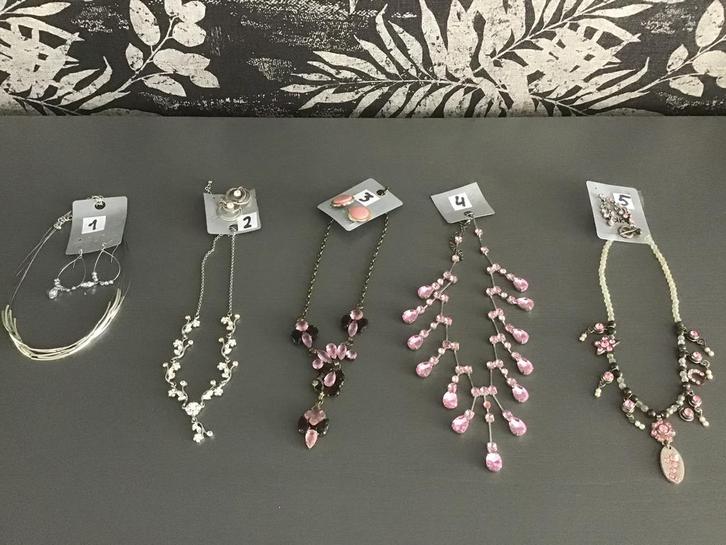 Mooie aieradensets. Per set NU 7€ !!!, Sieraden, Tassen en Uiterlijk, Kettingen, Overige materialen, Roze, Ophalen of Verzenden