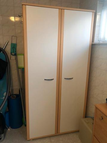 Kast (groot)  beschikbaar voor biedingen