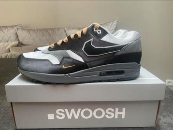 Nike Air Max 1 Big Head Mode Swoosh James Bond 007 maat 45.5 beschikbaar voor biedingen