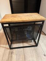 Bijzettafel met krantenbak eronder, Huis en Inrichting, Woonaccessoires | Krantenbakken en Lectuurbakken, Ophalen, Zo goed als nieuw