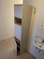 Wit/bruin Houten kast met klikdeursysteem, Antiek en Kunst, Antiek | Meubels | Kasten, Ophalen