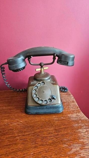 Mooie antieke draaischijf telefoon  beschikbaar voor biedingen