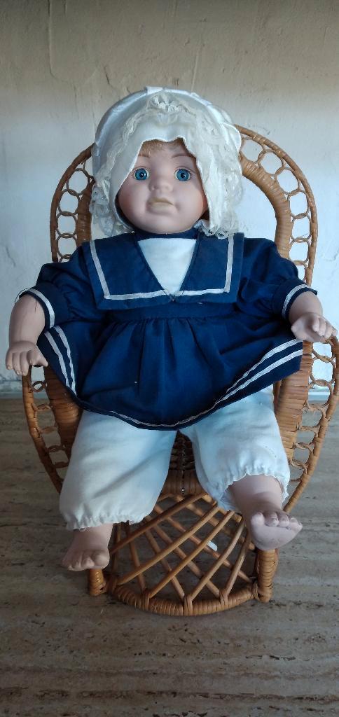 Porseleinen poppen, Verzamelen, Poppen, Zo goed als nieuw, Pop, Ophalen