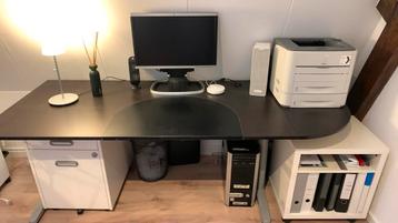 IKEA bureau en stoel zo goed als nieuw!