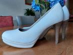 Tamaris pumps, maat 37, crème wit. Slangenhuid leer., Kleding | Dames, Schoenen, Tamaris, Pumps, Wit, Ophalen of Verzenden