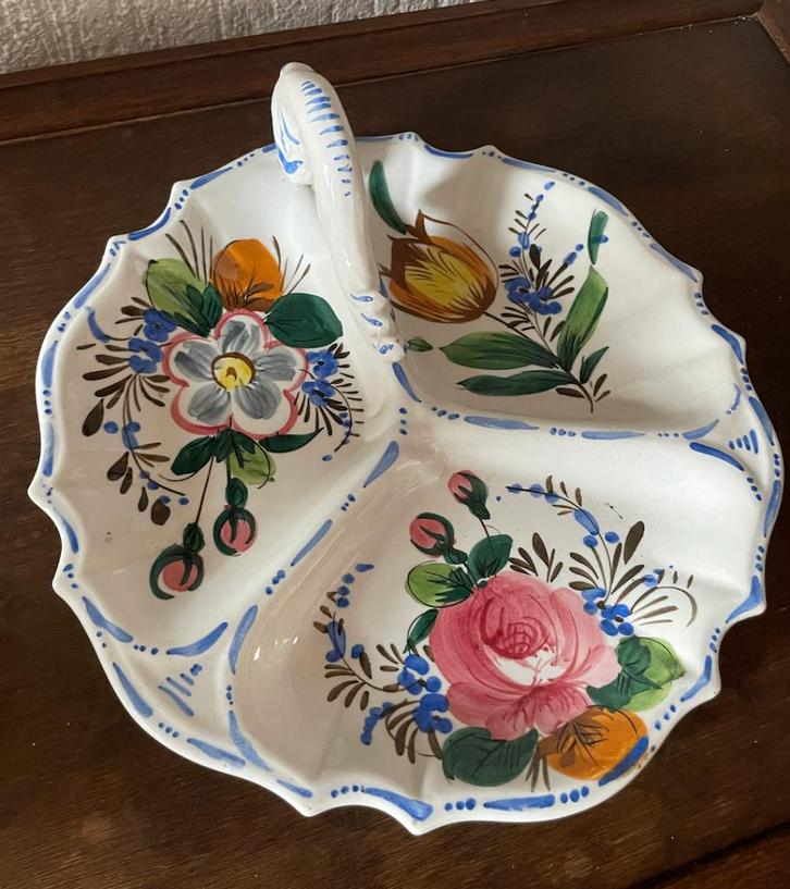 Handgeschilderde italiaans hapjesbord bloemmotief, Antiek en Kunst, Antiek | Schalen, Ophalen of Verzenden