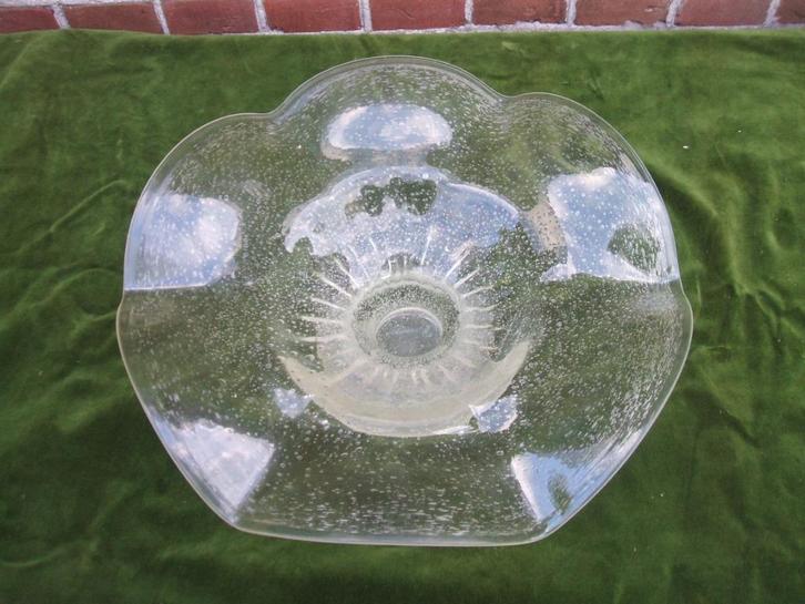 Glazen gelobde plooischaal met luchtbellen., Antiek en Kunst, Antiek | Glas en Kristal, Verzenden