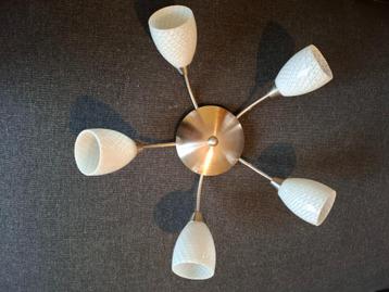 Plafondlamp met 5 kapjes beschikbaar voor biedingen