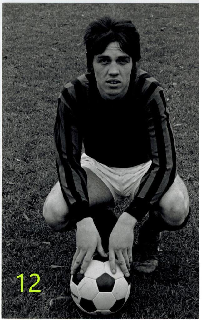 Piet Bouts foto van een onbekende speler. Wie herkent hem ?, Verzamelen, Sportartikelen en Voetbal, Gebruikt, Spelerskaart, Ophalen of Verzenden