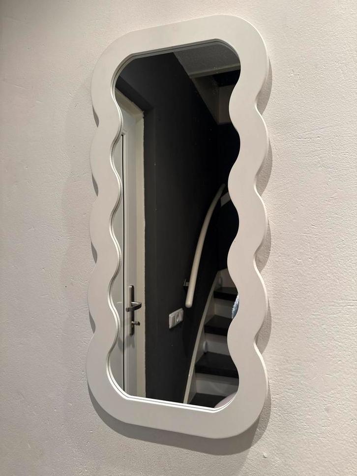 Wandspiegel met golvende rand, Huis en Inrichting, Woonaccessoires | Spiegels, Zo goed als nieuw, Minder dan 50 cm, Minder dan 100 cm
