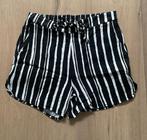 Korte broek zwart met streepjes maat 36, Kort, Zwart, Ophalen of Verzenden, Zo goed als nieuw