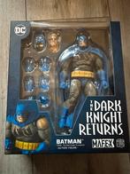 Batman battle damaged dark knight returns mafex hot toys, Ophalen of Verzenden, Zo goed als nieuw, Actiefiguur of Pop