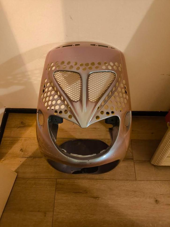 Piaggio zip sp98 sp1 mk1 voorkap met gaatjes, Auto diversen, Tuning en Styling, Ophalen of Verzenden