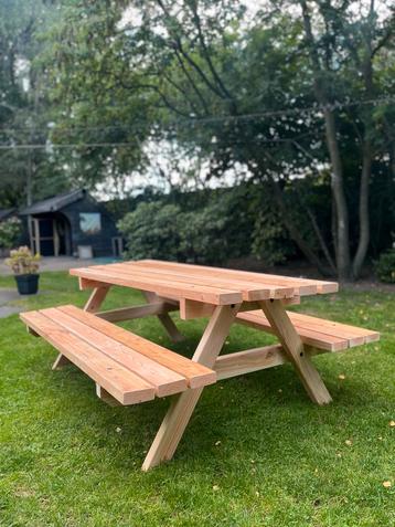 Houten Picknicktafel ter huur beschikbaar voor biedingen