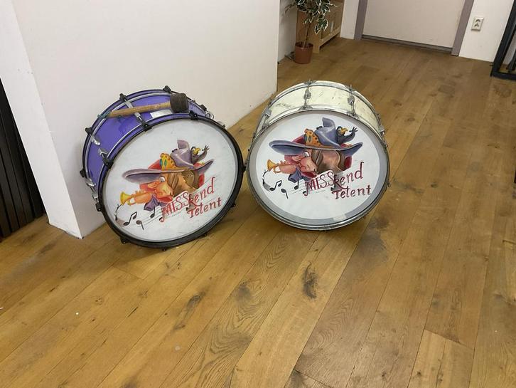 2 Grote Trommels - Carnaval / Fanfare, Muziek en Instrumenten, Drumstellen en Slagwerk, Gebruikt, Overige merken, Ophalen
