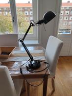 Zwarte Bureaulamp, Ophalen