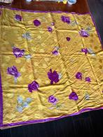 Gele zijden sjaal met rozen, Ophalen of Verzenden, Zo goed als nieuw, Maat 46/48 (XL) of groter, Sjaal