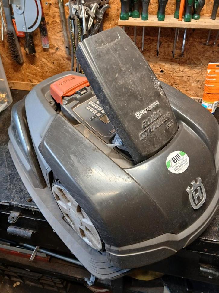 Defecte Husqvarna Automower 305 - Onderdelen of Reparatie, Tuin en Terras, Robotmaaiers, Gebruikt, 20 tot 25 cm, Ophalen of Verzenden