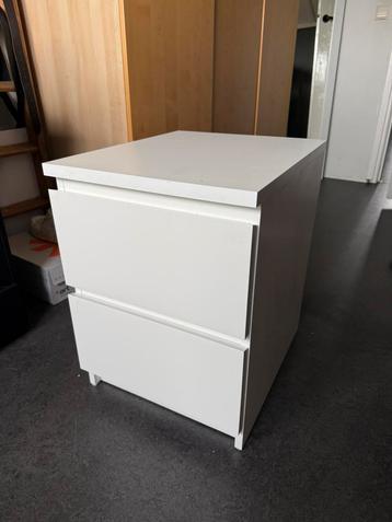 Ikea Malm Nachtkastje beschikbaar voor biedingen