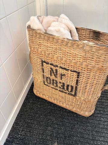 Nette Paraplu Mand beschikbaar voor biedingen