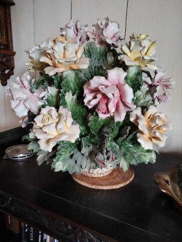 Vintage porselein  Bloemenstuk uit italie beschikbaar voor biedingen