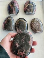 Partij 2,3 kg dikke Rhodoniet sculpturen - mineralen, Verzamelen, Mineralen en Fossielen, Ophalen of Verzenden