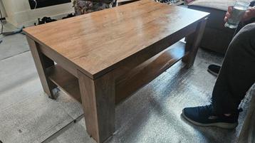 Salontafel met plank beschikbaar voor biedingen