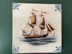 tegel Tichelaar Makkum gekleurd schip, Antiek en Kunst, Antiek | Wandborden en Tegels, Ophalen of Verzenden