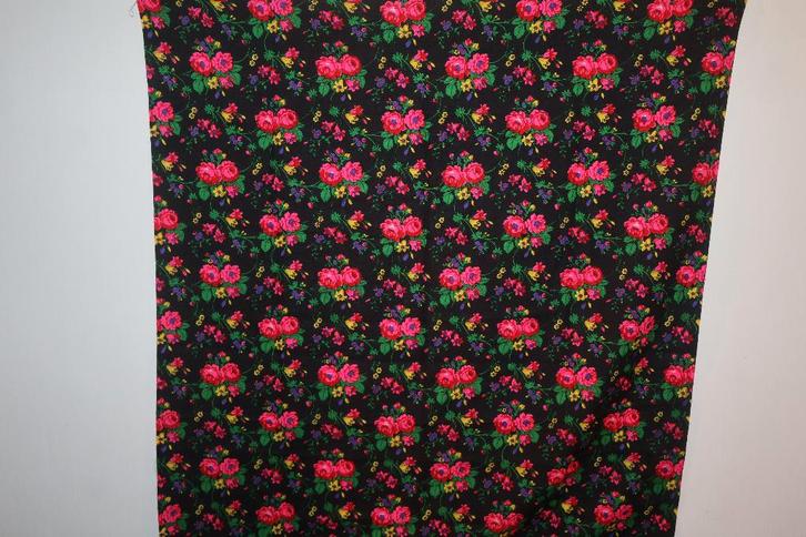 grote lap gebloemd wollen mousseline; folklore klederdracht, Antiek en Kunst, Antiek | Kleden en Textiel, Ophalen of Verzenden