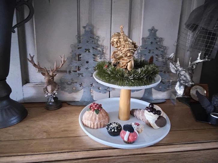 Mooie etagere 2 stenen/porseleinen borden met houten handvat, Huis en Inrichting, Keuken | Servies, Zo goed als nieuw, Bord(en)