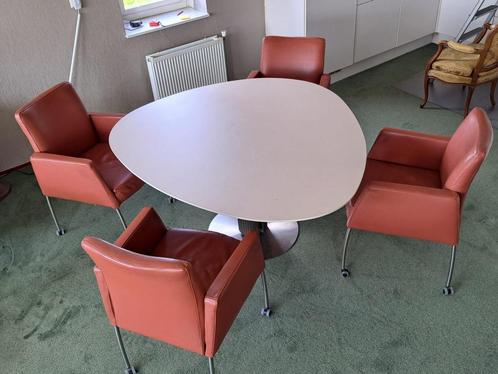 Jori model Mikono, stoelen, leren eetkamer kuipstoelen, Huis en Inrichting, Fauteuils, Zo goed als nieuw, Leer, Metaal, 50 tot 75 cm