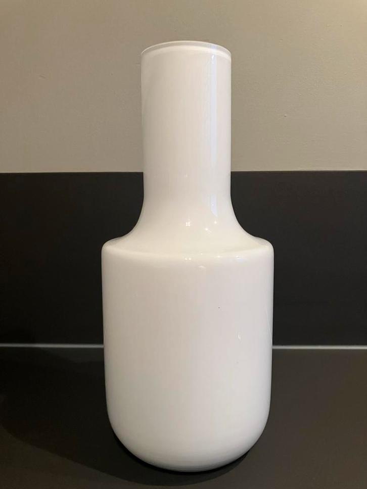 Vaas Normann Copenhagen (Nick Rennie), Huis en Inrichting, Woonaccessoires | Vazen, Gebruikt, Wit, Minder dan 50 cm, Glas, Ophalen of Verzenden