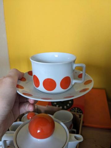 Retro oranje servies compleet beschikbaar voor biedingen