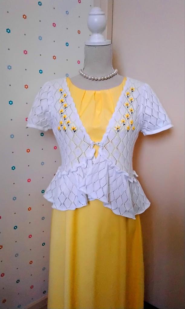DIDI, wit ( folkloristisch)vestje met gele bloempjes,mt 38-4, Kleding | Dames, Truien en Vesten, Zo goed als nieuw, Maat 38/40 (M)