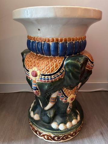 Keramieken plantentafel olifant Italie beschikbaar voor biedingen