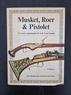 Musket, roer & pistolet (3 talig, 1974), Verzamelen, Ophalen of Verzenden, Landmacht, Nederland, Boek of Tijdschrift