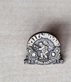 Hellendoorn 900 jaar broche Pretpark, Verzamelen, Speldjes, Pins en Buttons, Gebruikt, Niet vindbaar, Niet vindbaar, Speldje of Pin