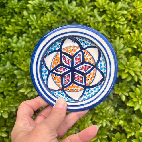 Bordje Dishes & Deco schoteltje wandbordje schaaltje kleur, Huis en Inrichting, Keuken | Servies, Gebruikt, Bord(en), Overige stijlen