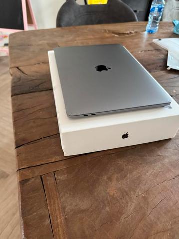MacBook Pro M1 | 8GB RAM | Nieuwstaat | 97% batterij! beschikbaar voor biedingen