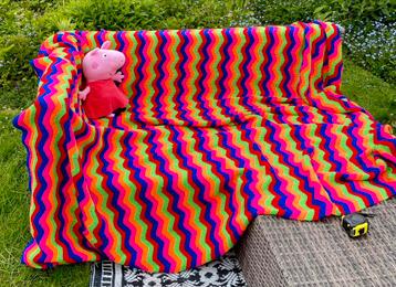 Handgemaakt gehaakt plaid deken vrolijk fel gekleurd