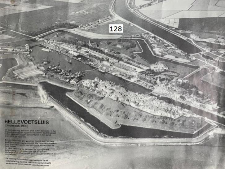 lucht foto hellevoetsluis, Verzamelen, Foto's en Prenten, Gebruikt, Prent, Overige onderwerpen, Voor 1940, Ophalen of Verzenden