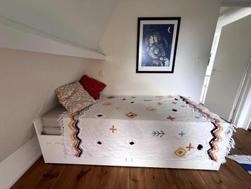 IKEA BRIMNES bedbank met twee VANNAREID matrassen beschikbaar voor biedingen