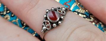 Vintage Zilveren Ring met agaat beschikbaar voor biedingen