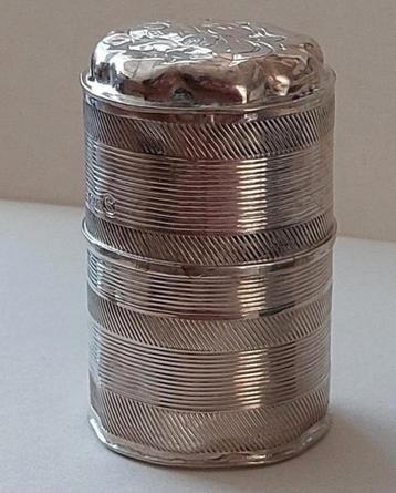  zilver rond lodereindoosje. Cammans leeuwarden, Groningen.  beschikbaar voor biedingen